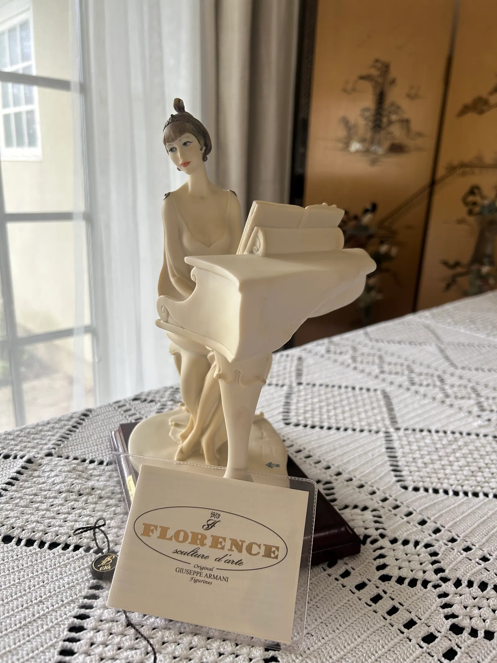 Lady at Piano thumbnail 8
