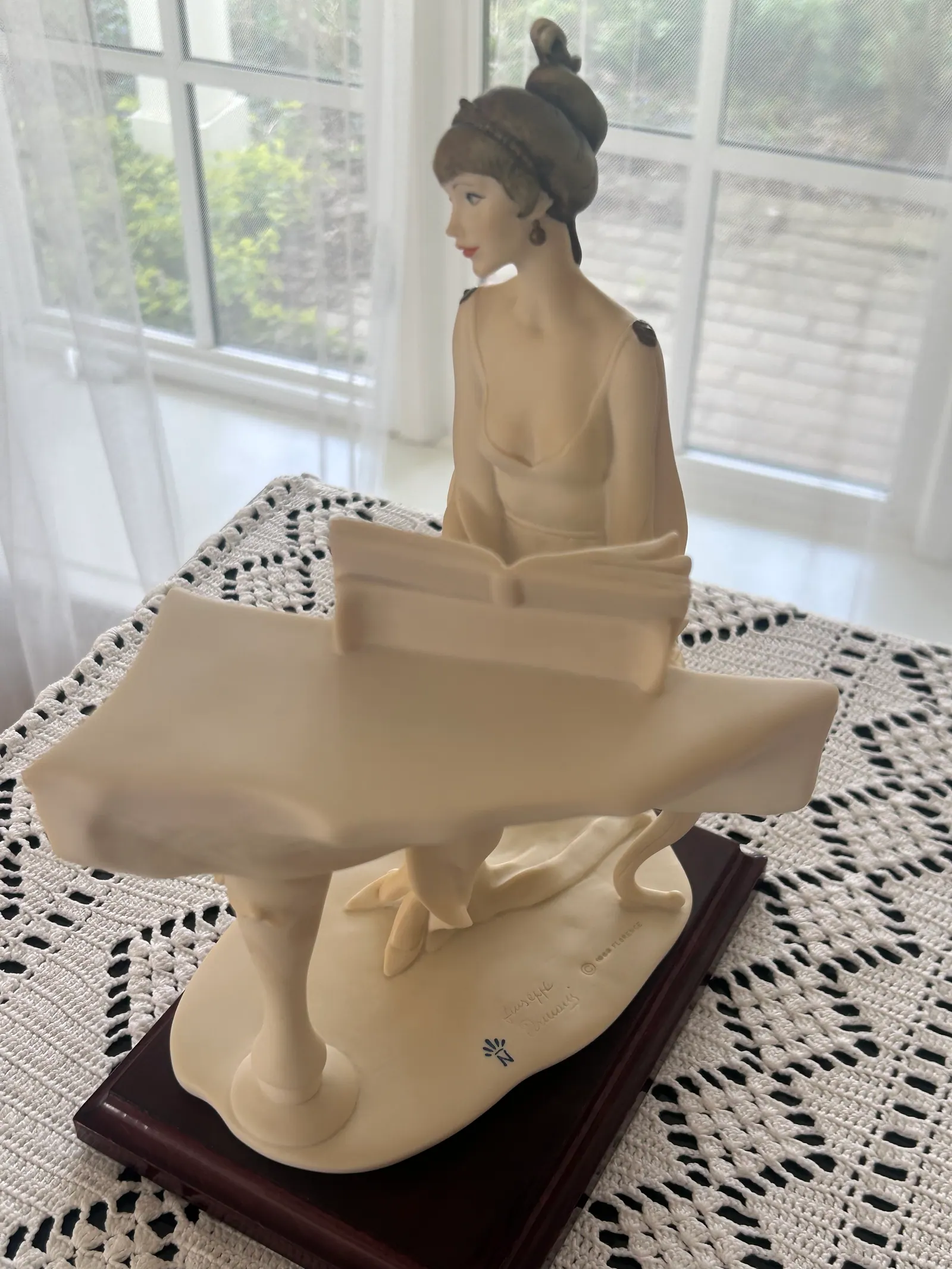 Lady at Piano thumbnail 13